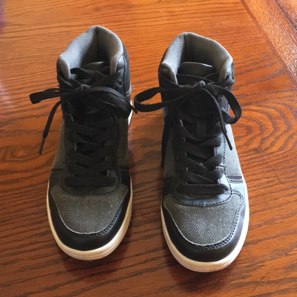 Deb Sneakers - Picture 2 of 4